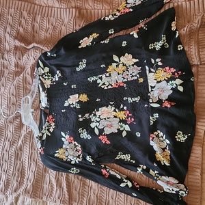 Floral ruffle bottom blouse. EUC